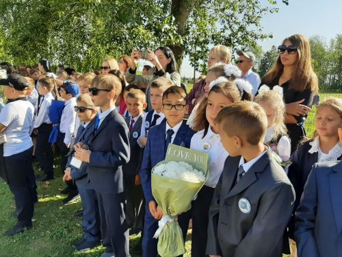 Торжественная линейка прошла в Затонской школе