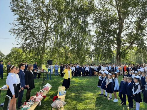 Торжественная линейка прошла в Затонской школе