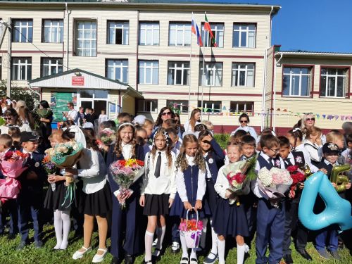 Торжественная линейка прошла в Затонской школе