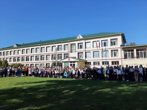 Торжественная линейка прошла в Затонской школе