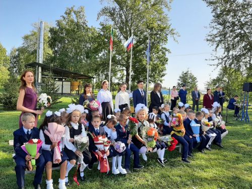 Торжественная линейка прошла в Затонской школе