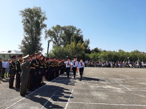 Кадеты торжественно встретили День знаний