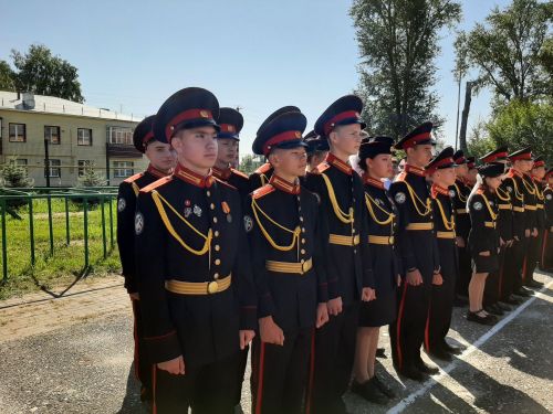 Кадеты торжественно встретили День знаний