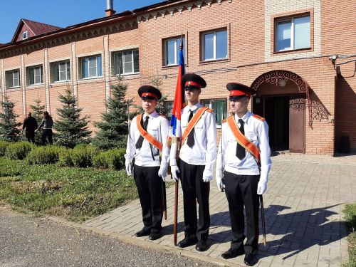 Кадеты торжественно встретили День знаний