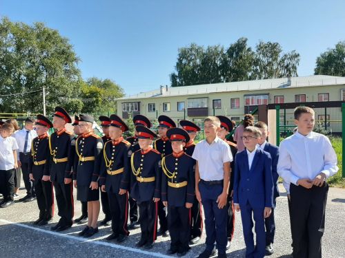 Кадеты торжественно встретили День знаний