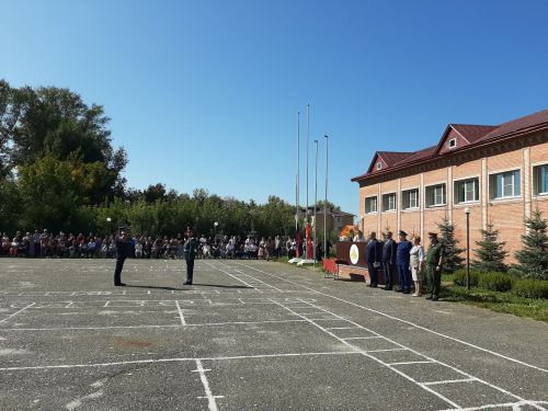 Кадеты торжественно встретили День знаний