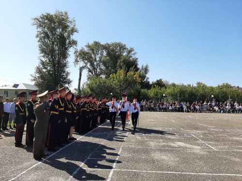 Кадеты торжественно встретили День знаний