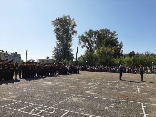 Кадеты торжественно встретили День знаний