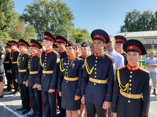 Кадеты торжественно встретили День знаний