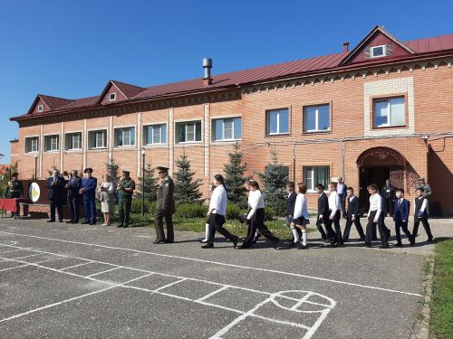 Кадеты торжественно встретили День знаний