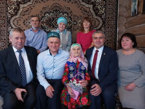 Богатство Зайнаб апы: у 90-летней жительницы Камско-Устьинского района четверо детей, 11 внуков и 16 правнуков