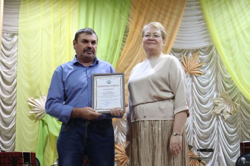 В Камском Устье прошел праздничный концерт, посвященный Дню учителя