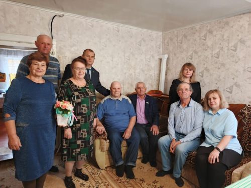 Поздравления принимает ветеран труда