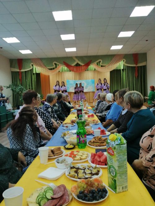 Тенишевцы дружно отметили День пожилого человека