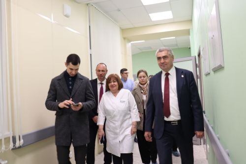 Капитальный ремонт медицинских учреждений в Камском Устье получил высокую оценку
