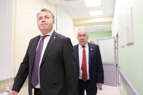 Капитальный ремонт медицинских учреждений в Камском Устье получил высокую оценку