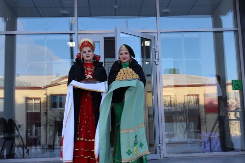 Новоселье справила Камскоустьинская администрация