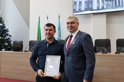 Новоселье справила Камскоустьинская администрация