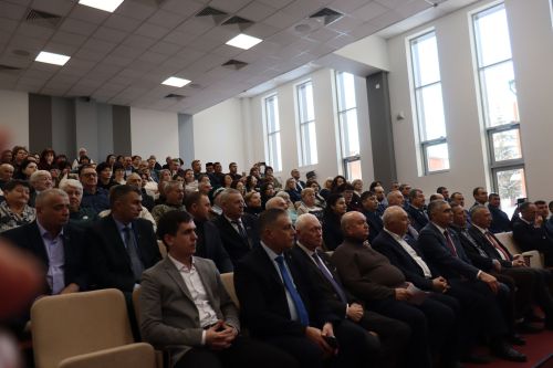 Новоселье справила Камскоустьинская администрация