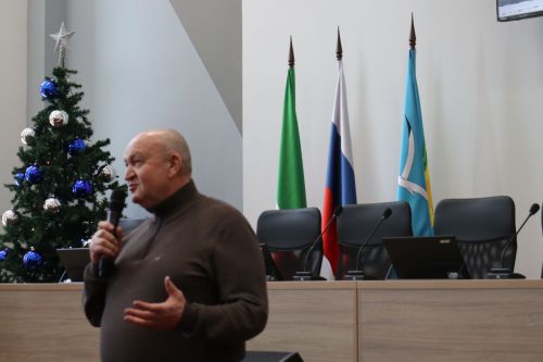 Новоселье справила Камскоустьинская администрация