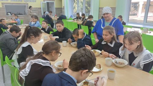 Родители учеников Большекляринской школы оценили школьное меню