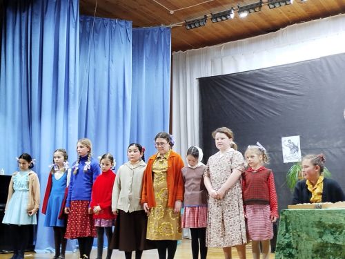 Затонцы открыли театральный сезон
