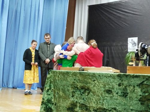 Затонцы открыли театральный сезон