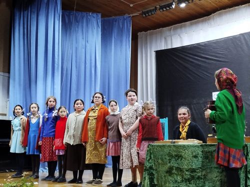 Затонцы открыли театральный сезон