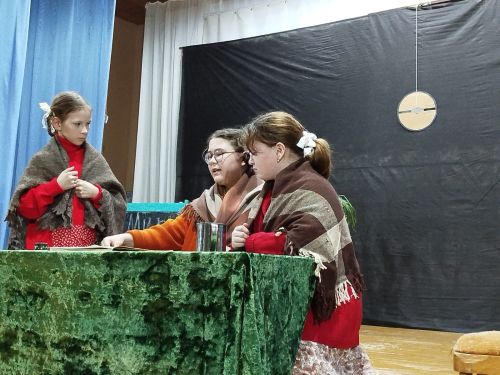 Затонцы открыли театральный сезон