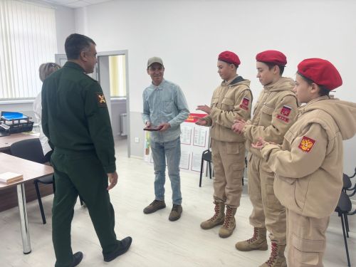 Камскоустьинцу вручили боевую награду