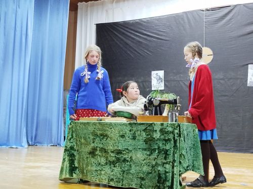Затонцы открыли театральный сезон