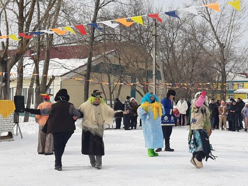 Весело отметили Масленицу в Затоне