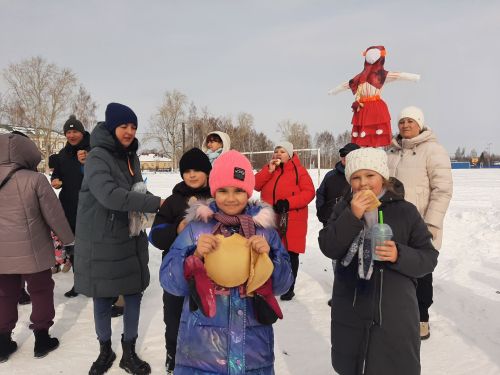 Весело отметили Масленицу в Затоне