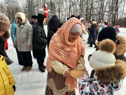 Весело отметили Масленицу в Затоне