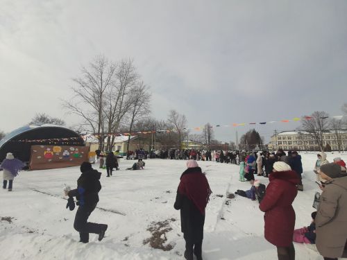 Весело отметили Масленицу в Затоне