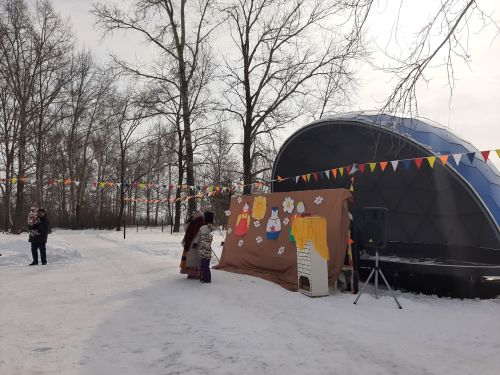 Весело отметили Масленицу в Затоне