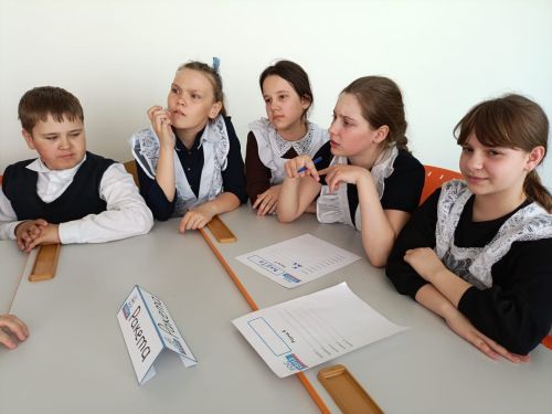 Сторонники «Единой России» провели игру «РосКвиз» ко Дню космонавтики