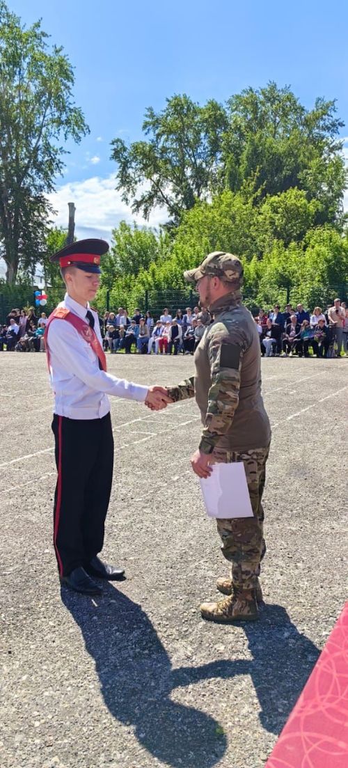 Четким строем из школы во взрослую жизнь
