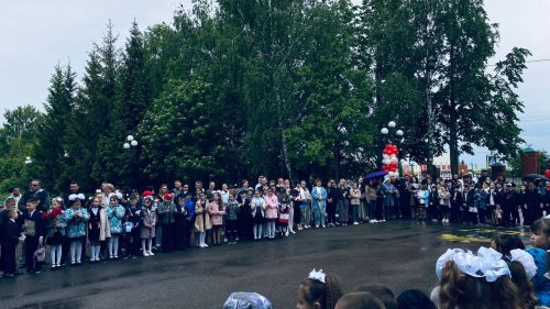 Последний звонок прозвучал в школах Камского Устья