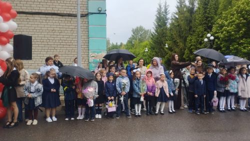 Последний звонок прозвучал в школах Камского Устья