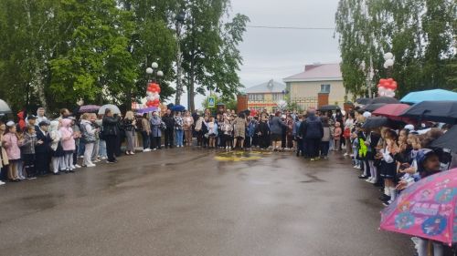 Последний звонок прозвучал в школах Камского Устья