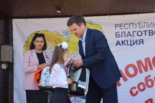 В Камском Устье прошла акция «Помоги собраться в школу»
