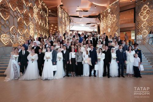 45 пар новобрачных собрал День республики
