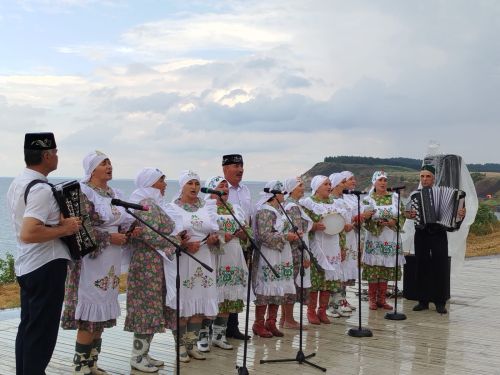 Песне над Волгой и дождь не помеха