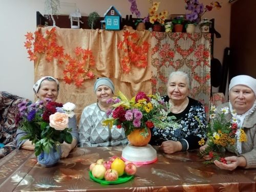 В Малосалтыковском СДК прошел мастер-класс «Букет в тыкве»