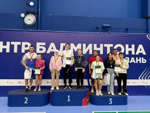 Камское Устье на пьедестале: семья Вахитовых завоевала бронзу турнира по бадминтону