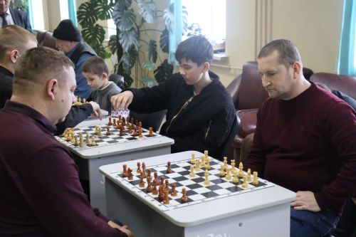Камскоустьинцы участвуют в шахматном турнире всей семьей