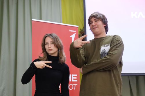 Стендап-комики провели «Классную встречу» для старшеклассников Камского Устья