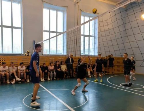 Волейбольный турнир в честь 105-летия страховой комапании
