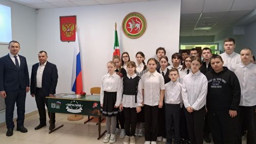 В Сюкеевской школе прошел Парламентский урок «Трудом и ратным подвигом Отечество мы славим!»